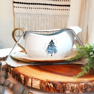 Luxe by Ciroa Christmas Tree Porcelain With Metallic Accents Gravy Boat & Stand
